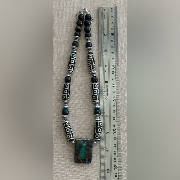 Adjustable 18-1/2 inch Tibetan Agate beads and Turquoise bead Necklace NWOT - Picture 5 of 10